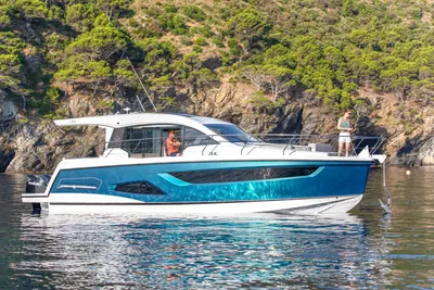 Sealine C390