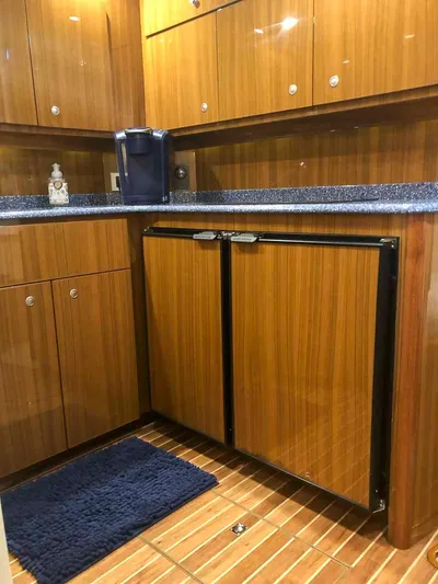 Fuzzy III Yacht Photos Pics 