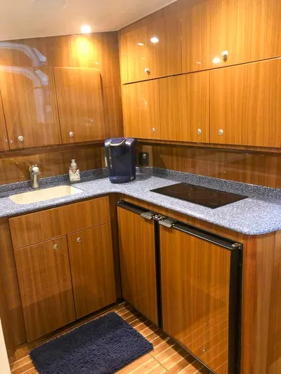 Fuzzy III Yacht Photos Pics 