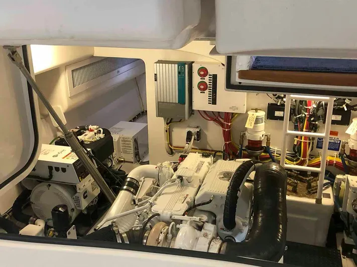 Fuzzy III Yacht Photos Pics 