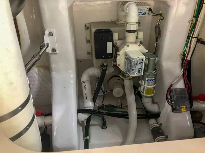 Fuzzy III Yacht Photos Pics 