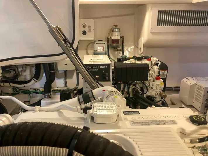 Fuzzy III Yacht Photos Pics 