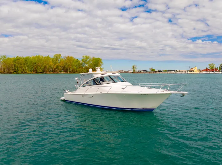 Fuzzy III Yacht Photos Pics 