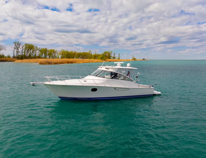 Fuzzy III Yacht Photos Pics 