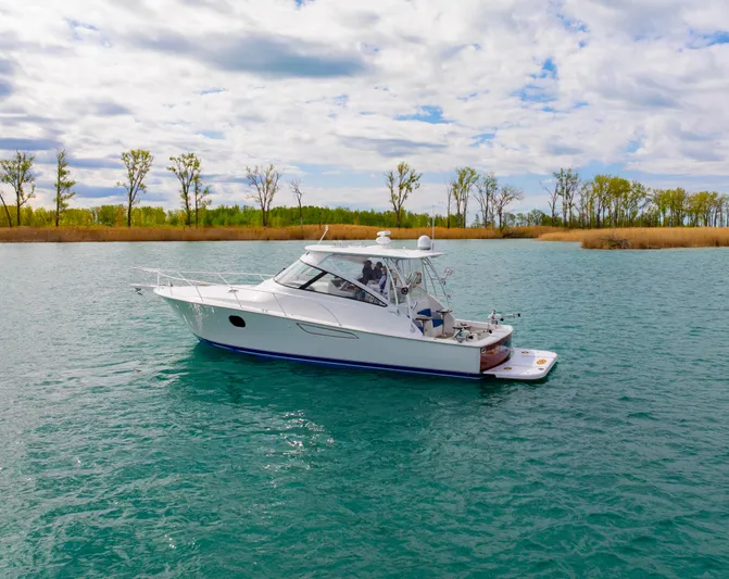 Fuzzy III Yacht Photos Pics 