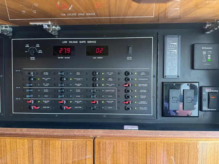 Fuzzy III Yacht Photos Pics 