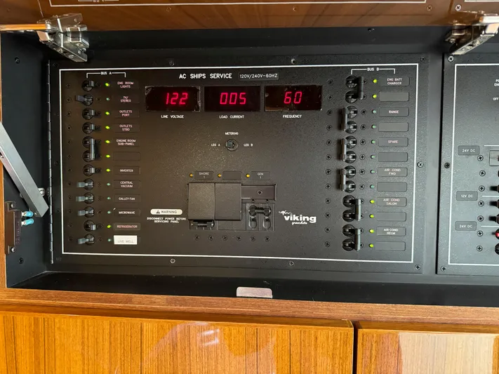 Fuzzy III Yacht Photos Pics 