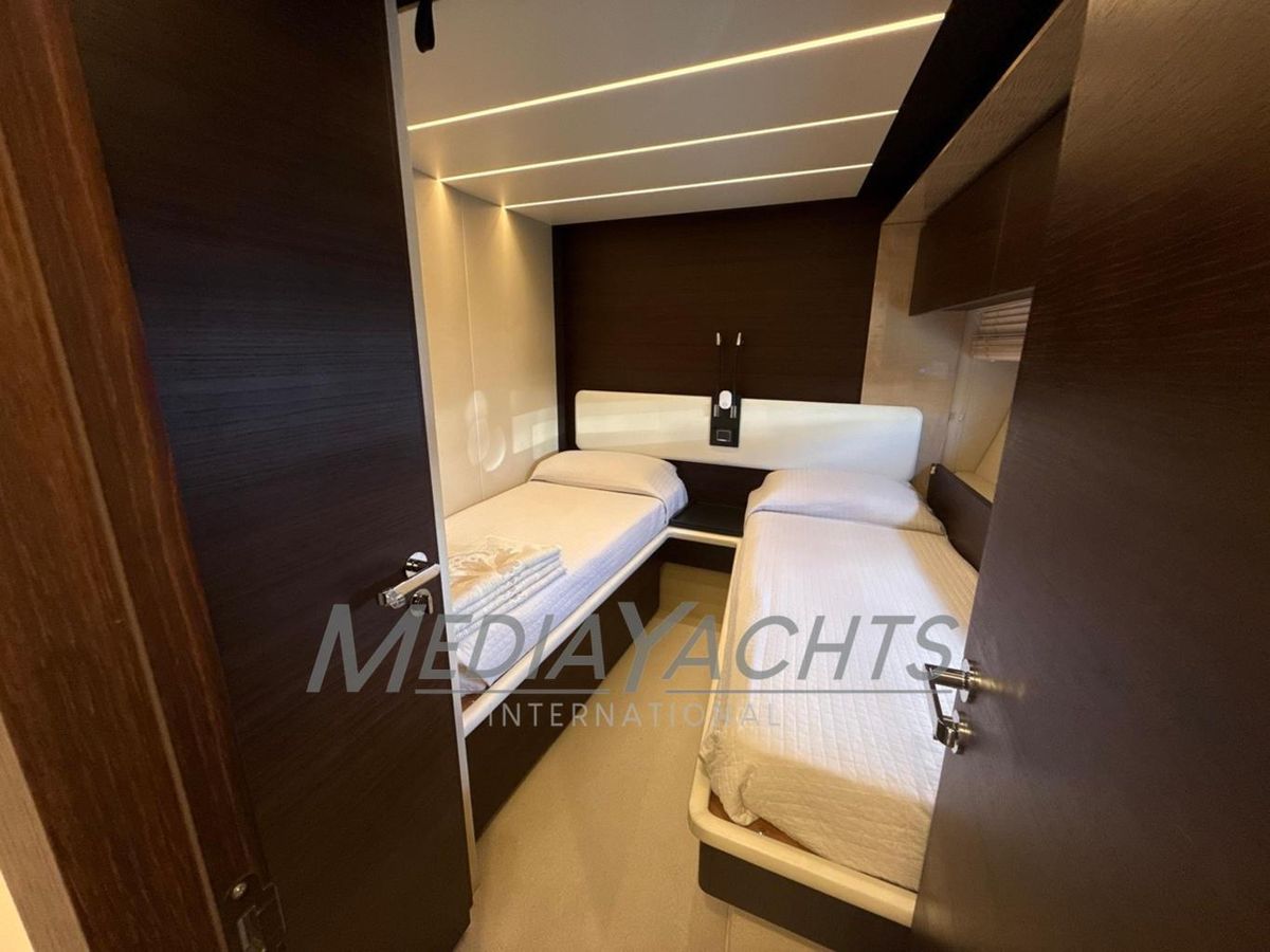 2019 Azimut 71 