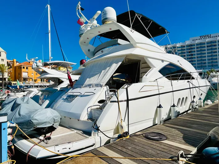  Yacht Photos Pics Sunseeker Manhattan 60 Portugal - For sale Yacht - Lux Yachts Vilamoura