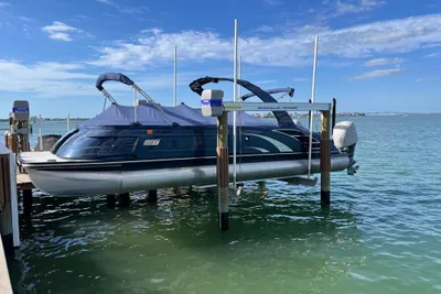 Bennington 30 QX Swingback