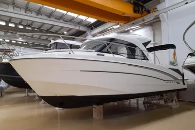 2019 Beneteau Antares 8