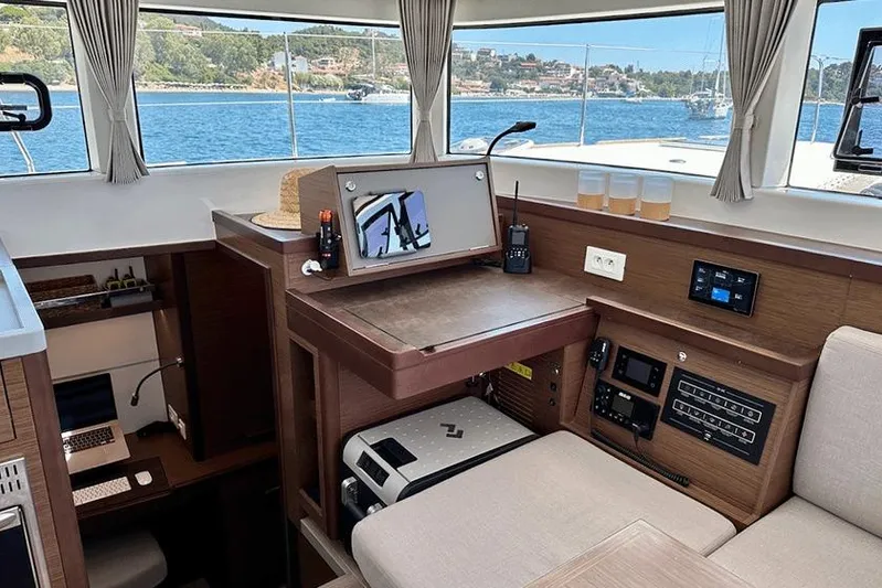  Yacht Photos Pics Lagoon 40 2021