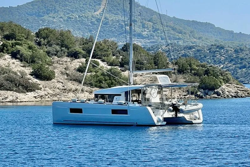  Yacht Photos Pics Lagoon 40 2021