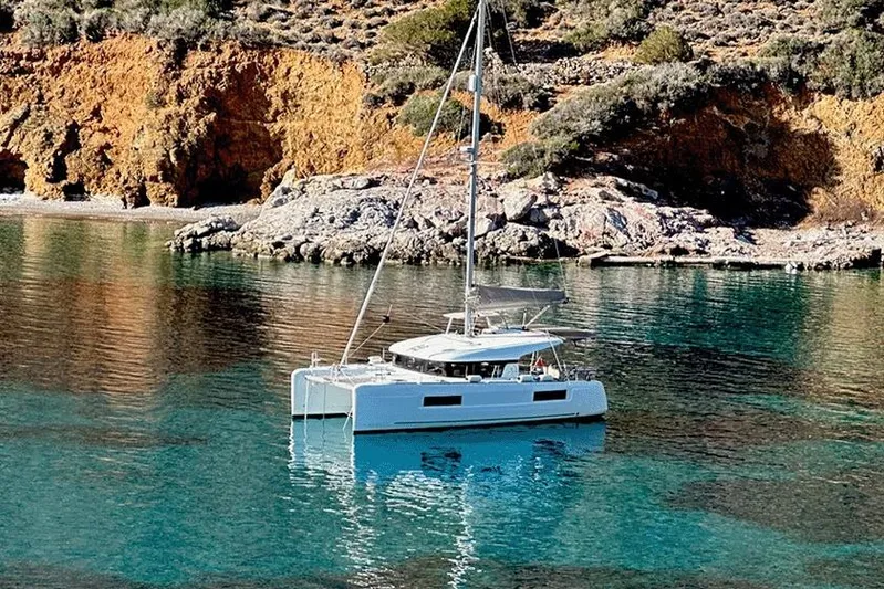  Yacht Photos Pics Lagoon 40 2021