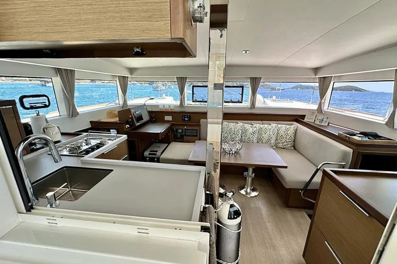  Yacht Photos Pics Lagoon 40 2021