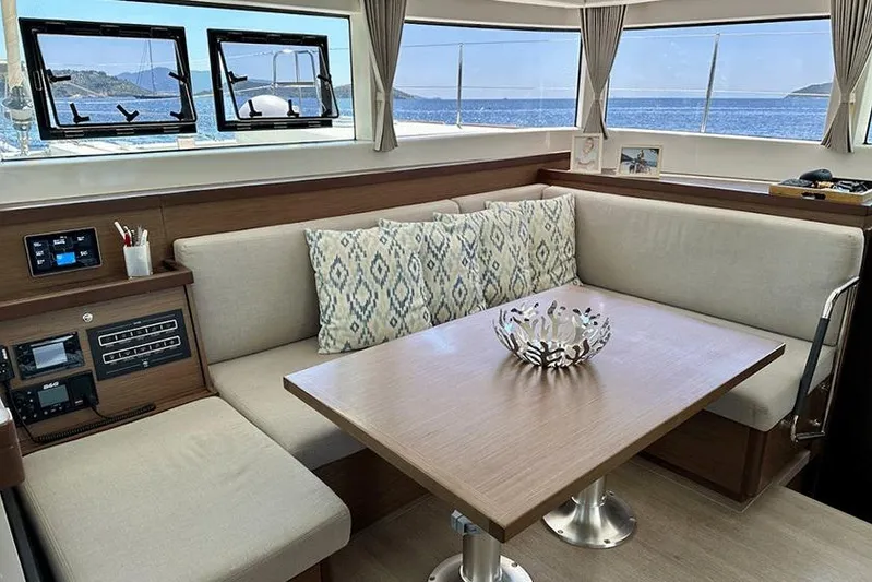  Yacht Photos Pics Lagoon 40 2021