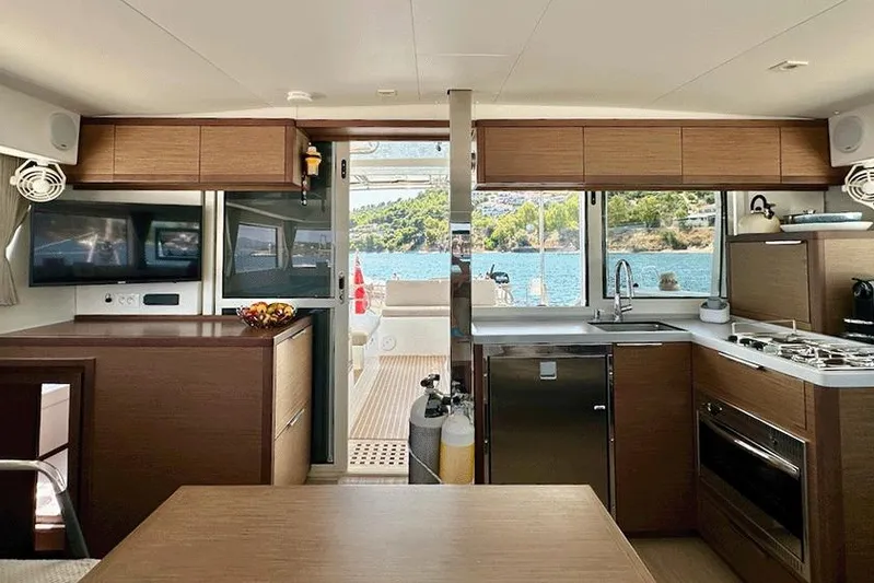  Yacht Photos Pics Lagoon 40 2021