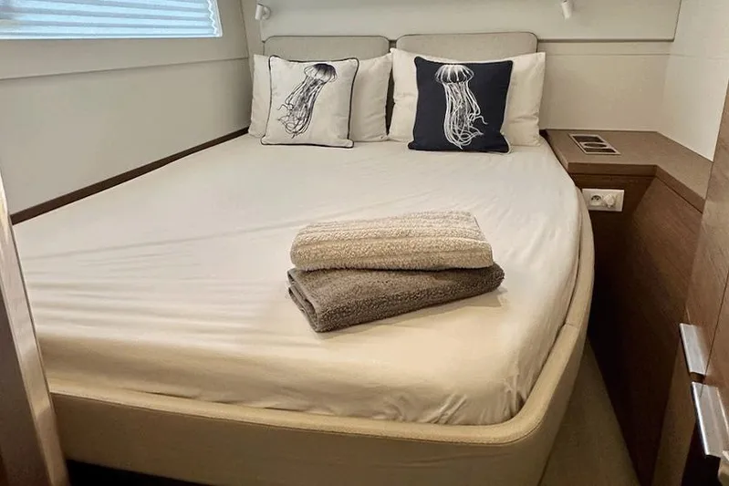  Yacht Photos Pics Lagoon 40 2021