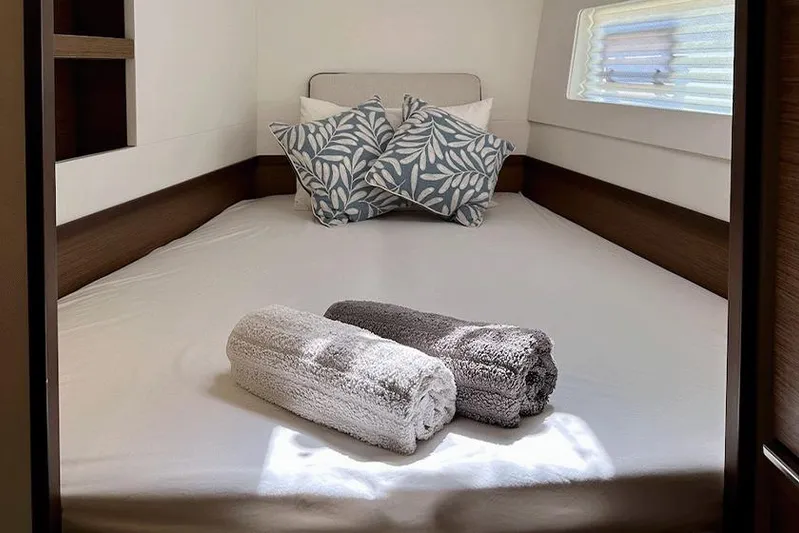  Yacht Photos Pics Lagoon 40 2021