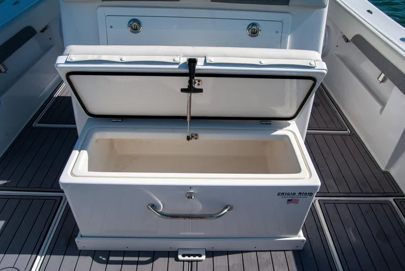  Yacht Photos Pics 2023 Front Runner 33 Center Console boat with open storage compartment.