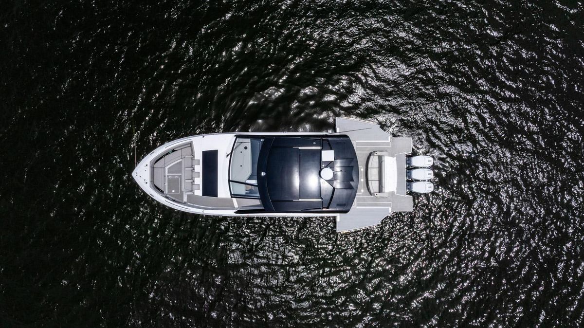 2024 Cruisers Yachts 50 