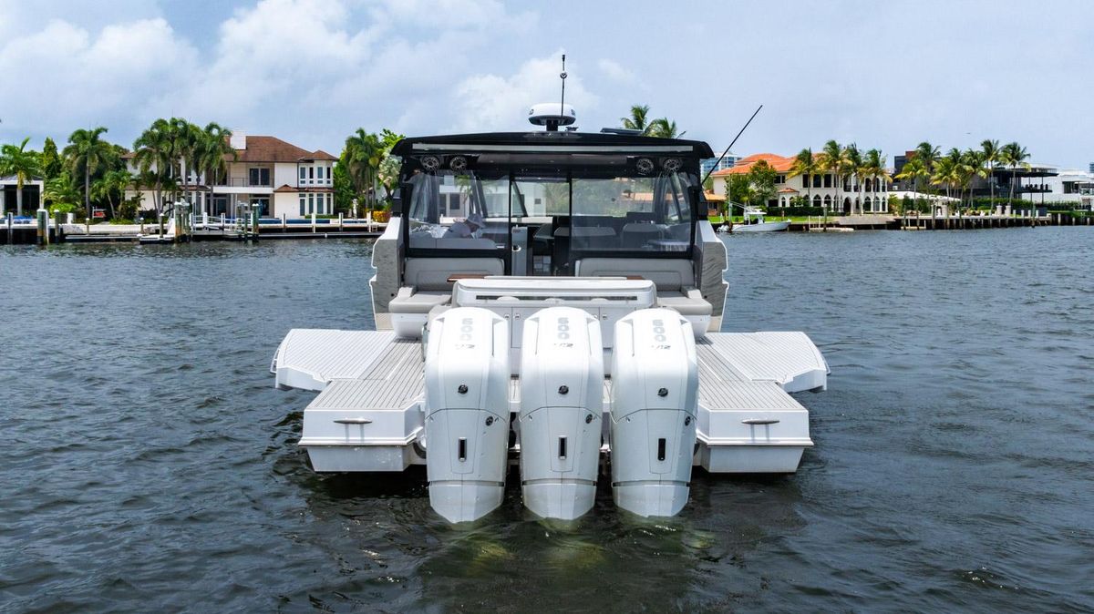 2024 Cruisers Yachts 50 