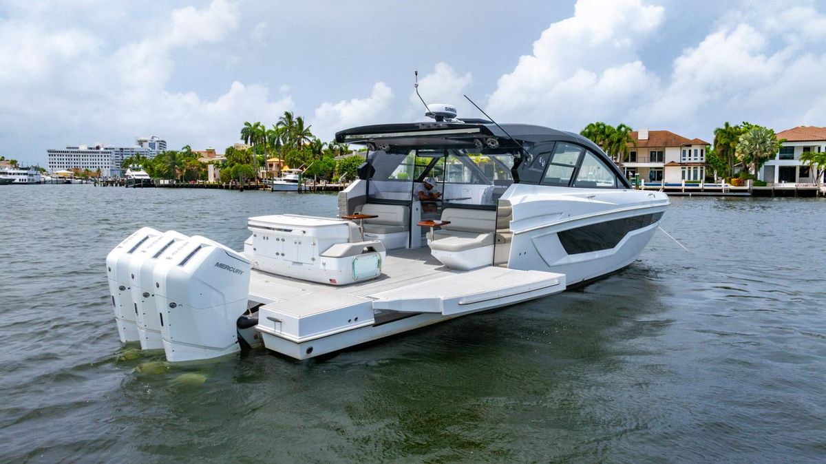 2024 Cruisers Yachts 50 