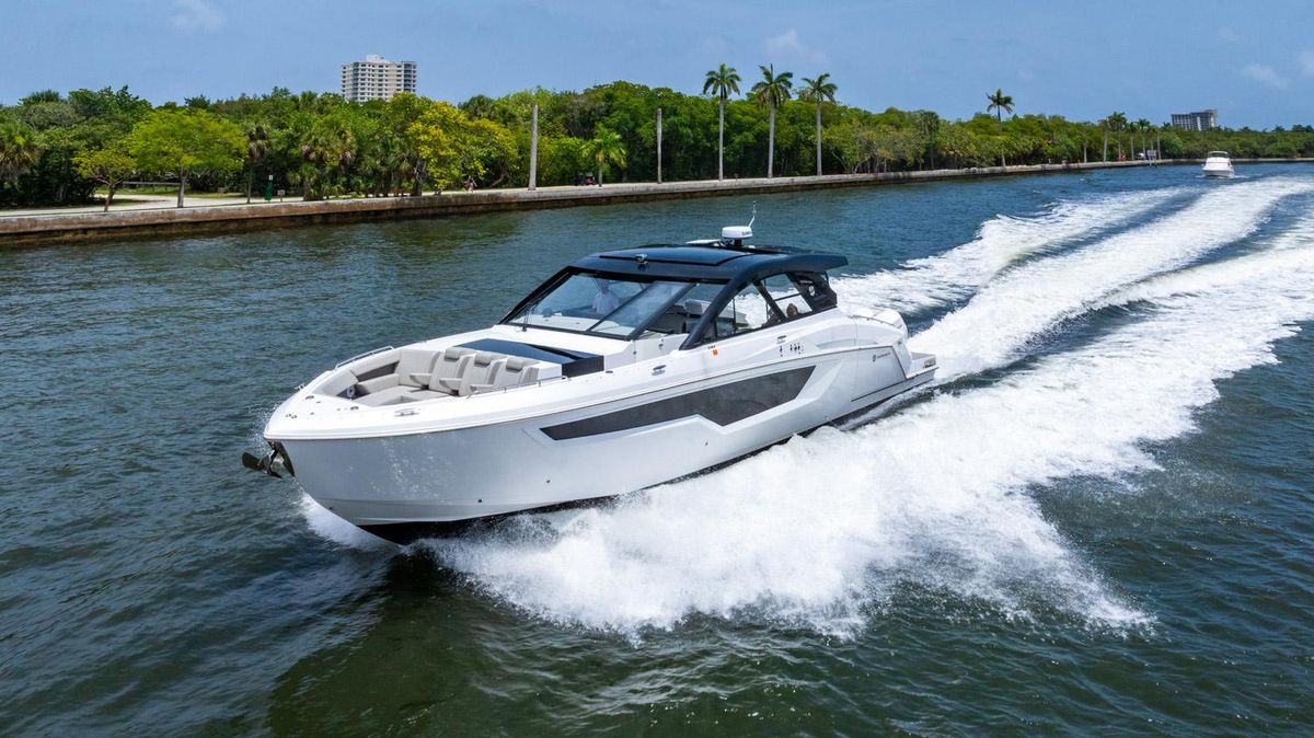2024 Cruisers Yachts 50 