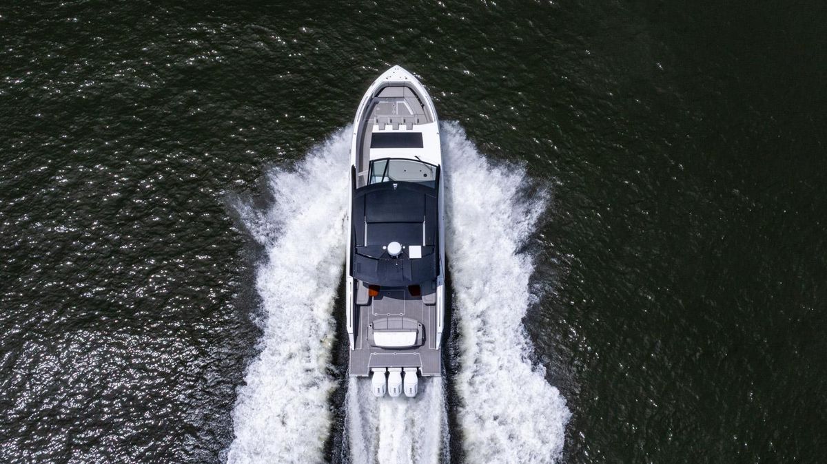 2024 Cruisers Yachts 50 