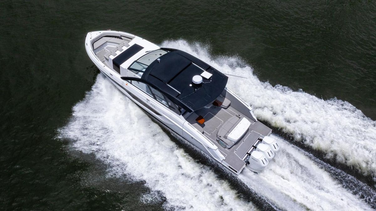 2024 Cruisers Yachts 50 
