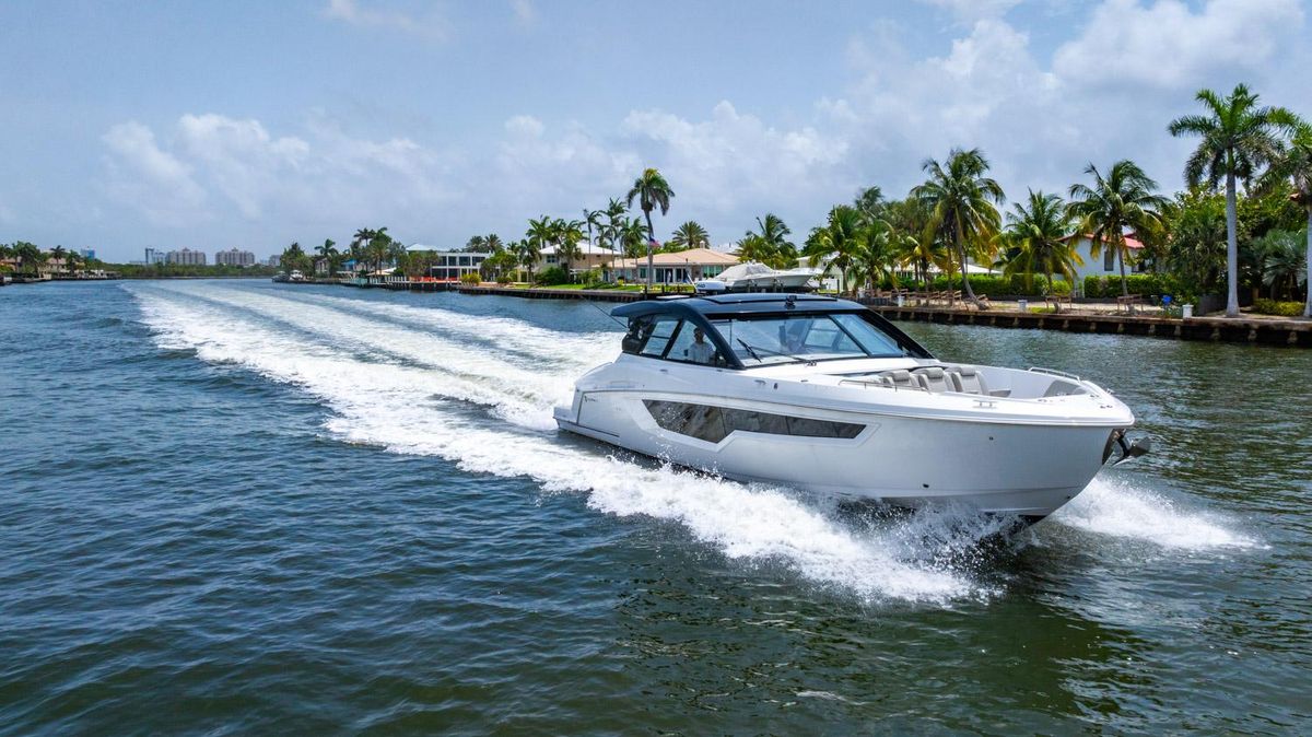 2024 Cruisers Yachts 50 
