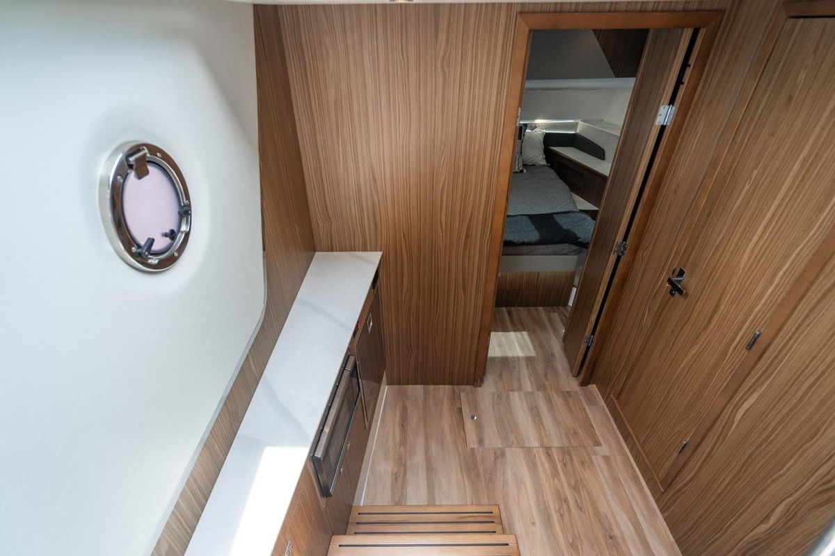 2024 Cruisers Yachts 50 