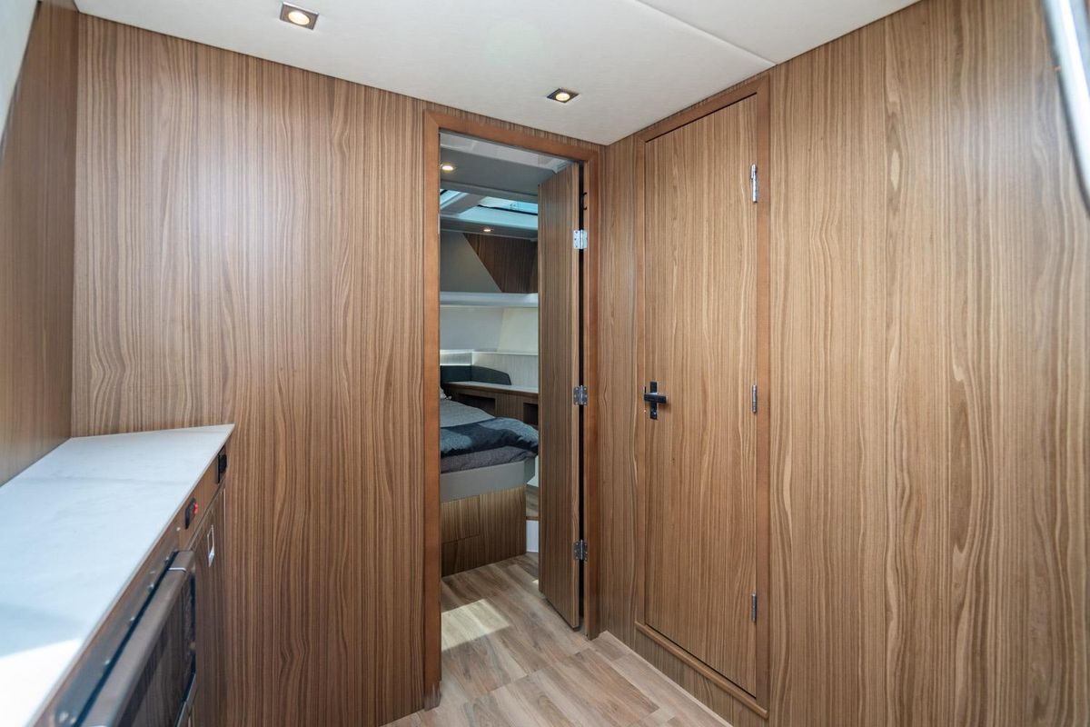 2024 Cruisers Yachts 50 