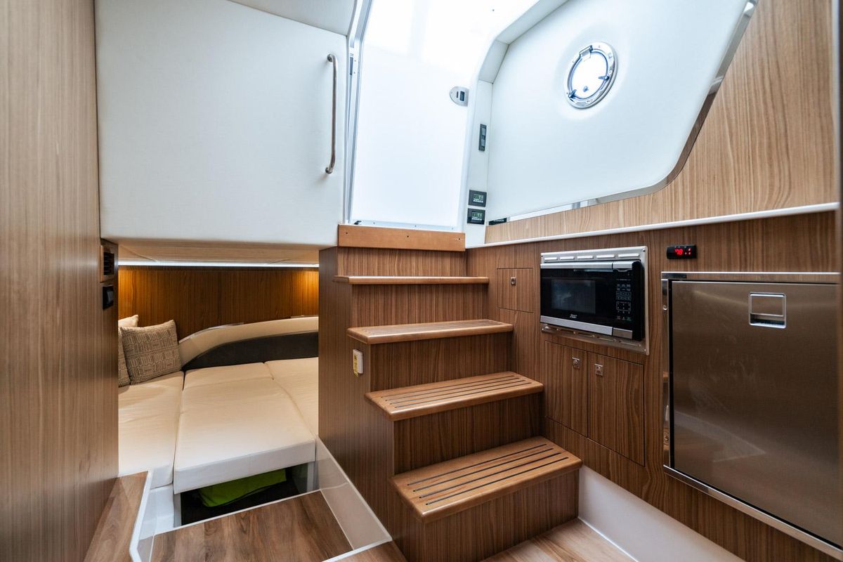 2024 Cruisers Yachts 50 