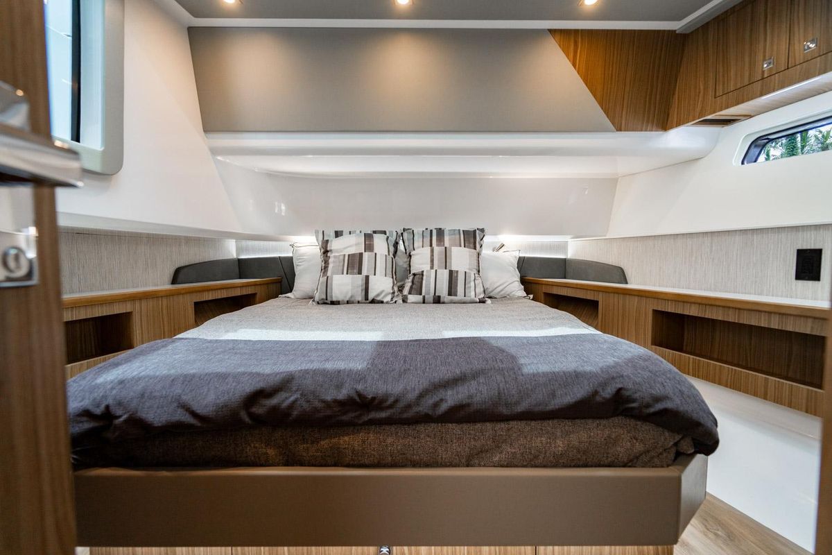 2024 Cruisers Yachts 50 