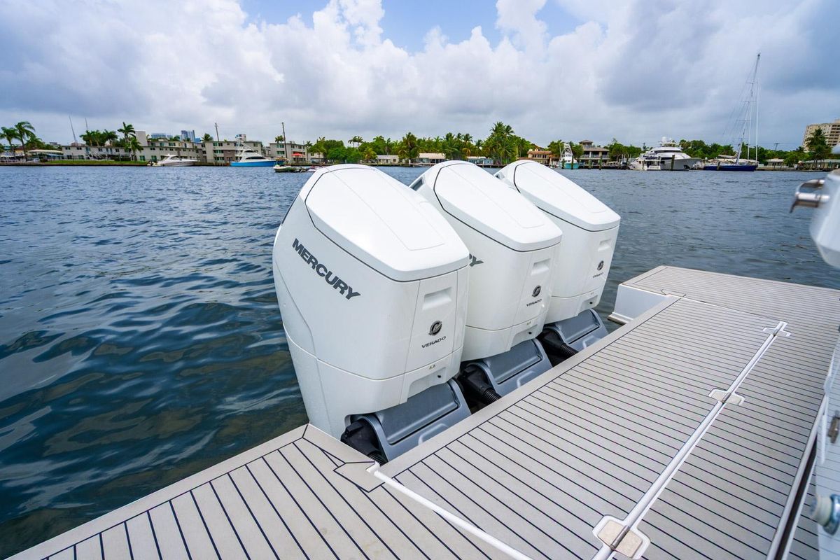 2024 Cruisers Yachts 50 