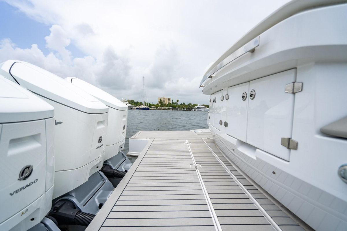 2024 Cruisers Yachts 50 