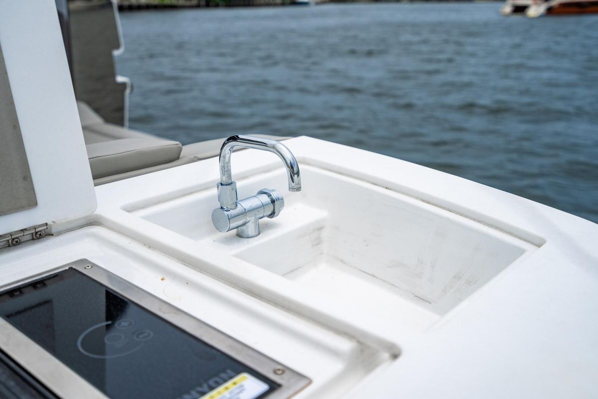 2024 Cruisers Yachts 50 