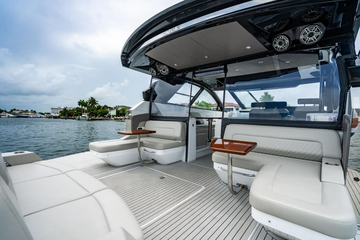 2024 Cruisers Yachts 50 