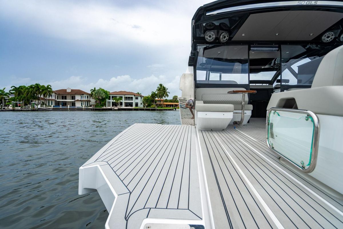 2024 Cruisers Yachts 50 