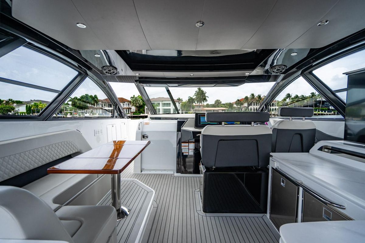 2024 Cruisers Yachts 50 