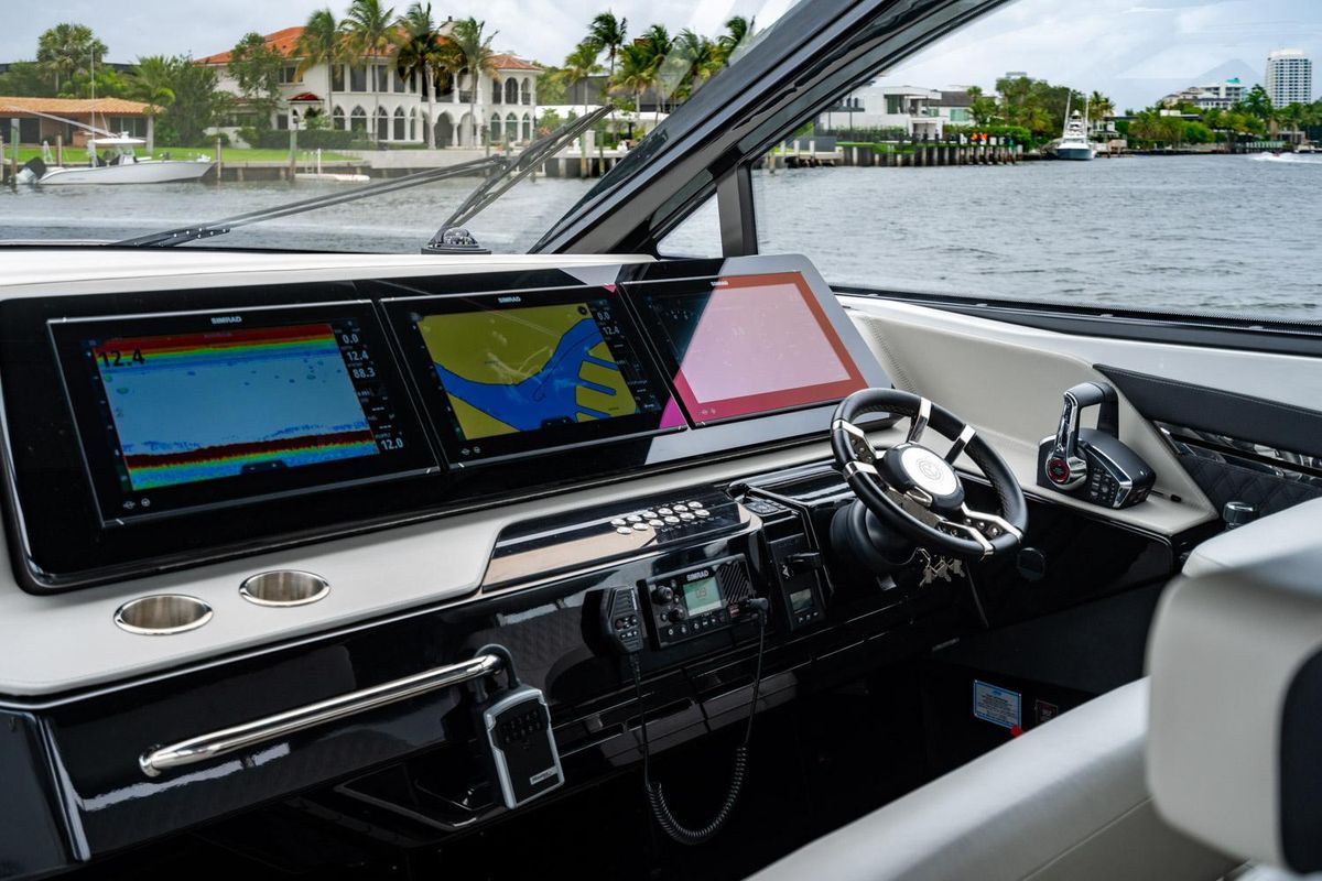 2024 Cruisers Yachts 50 