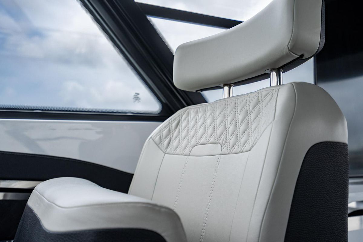 2024 Cruisers Yachts 50 