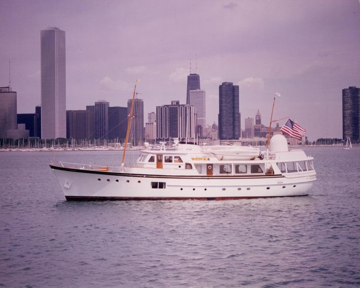 1964-86-feadship-classic-canoe-stern