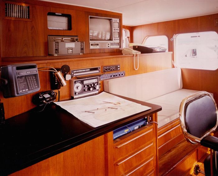 1964-86-feadship-classic-canoe-stern