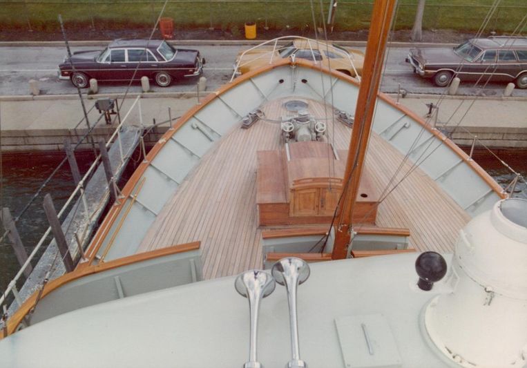 1964-86-feadship-classic-canoe-stern