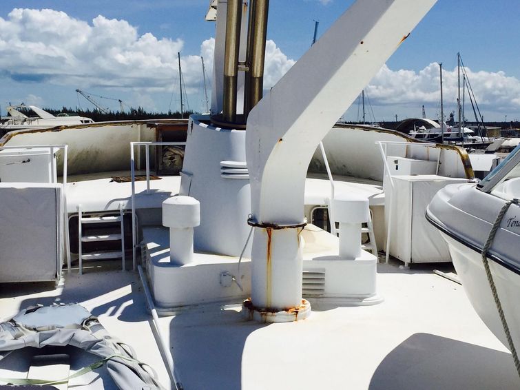 1964-86-feadship-classic-canoe-stern