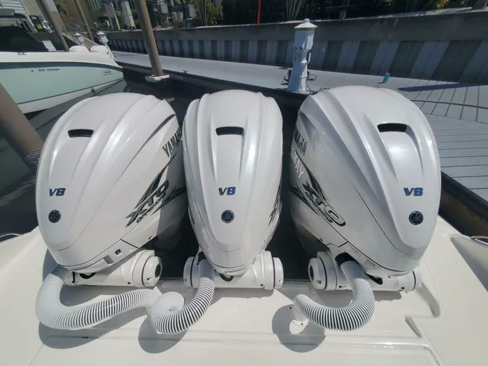 Fiji Kai Yacht Photos Pics Triple Yamaha V8 outboard engines on a 2023 Pursuit S378 boat at a dock.
