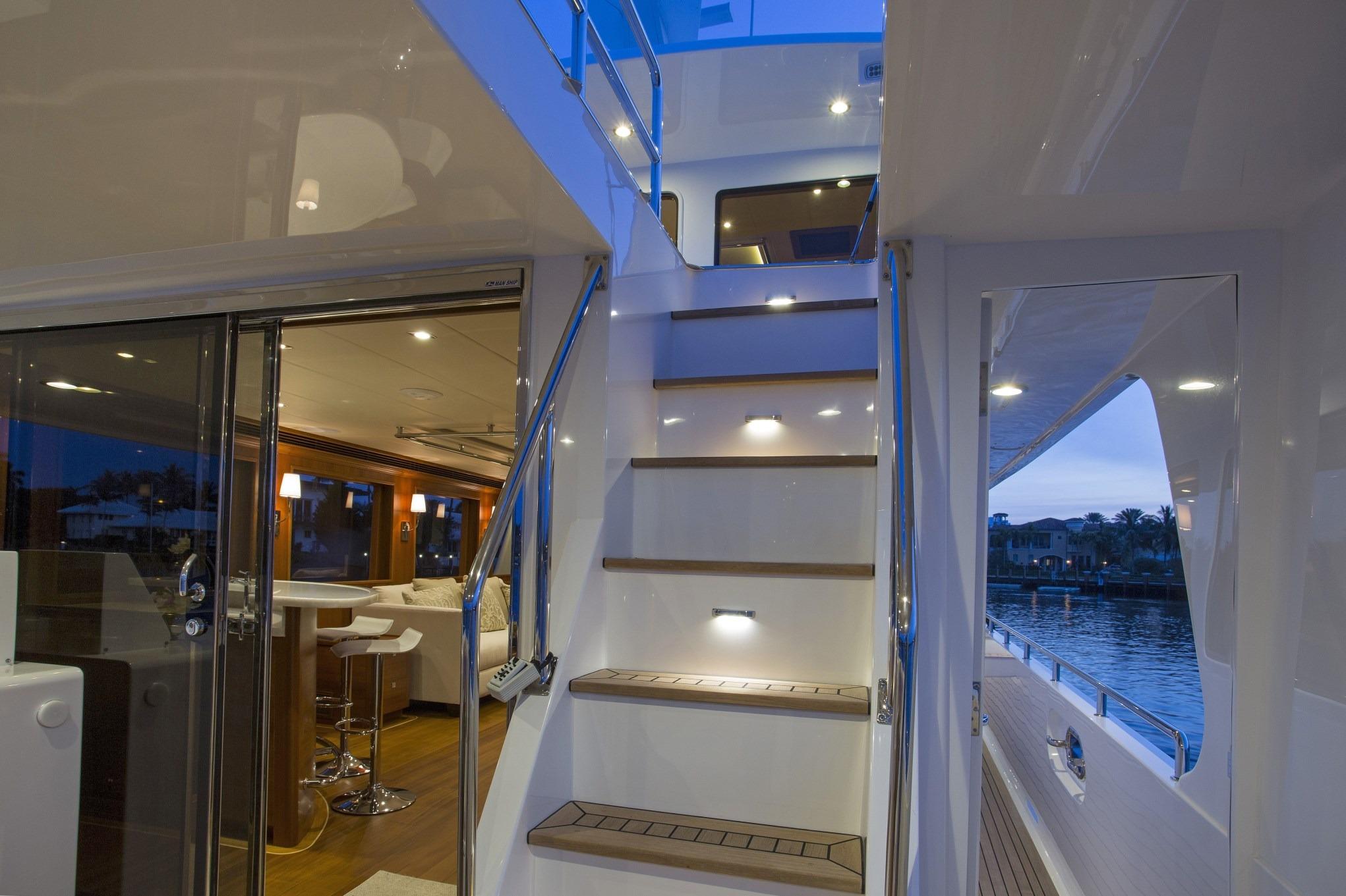 Yacht Photo 37