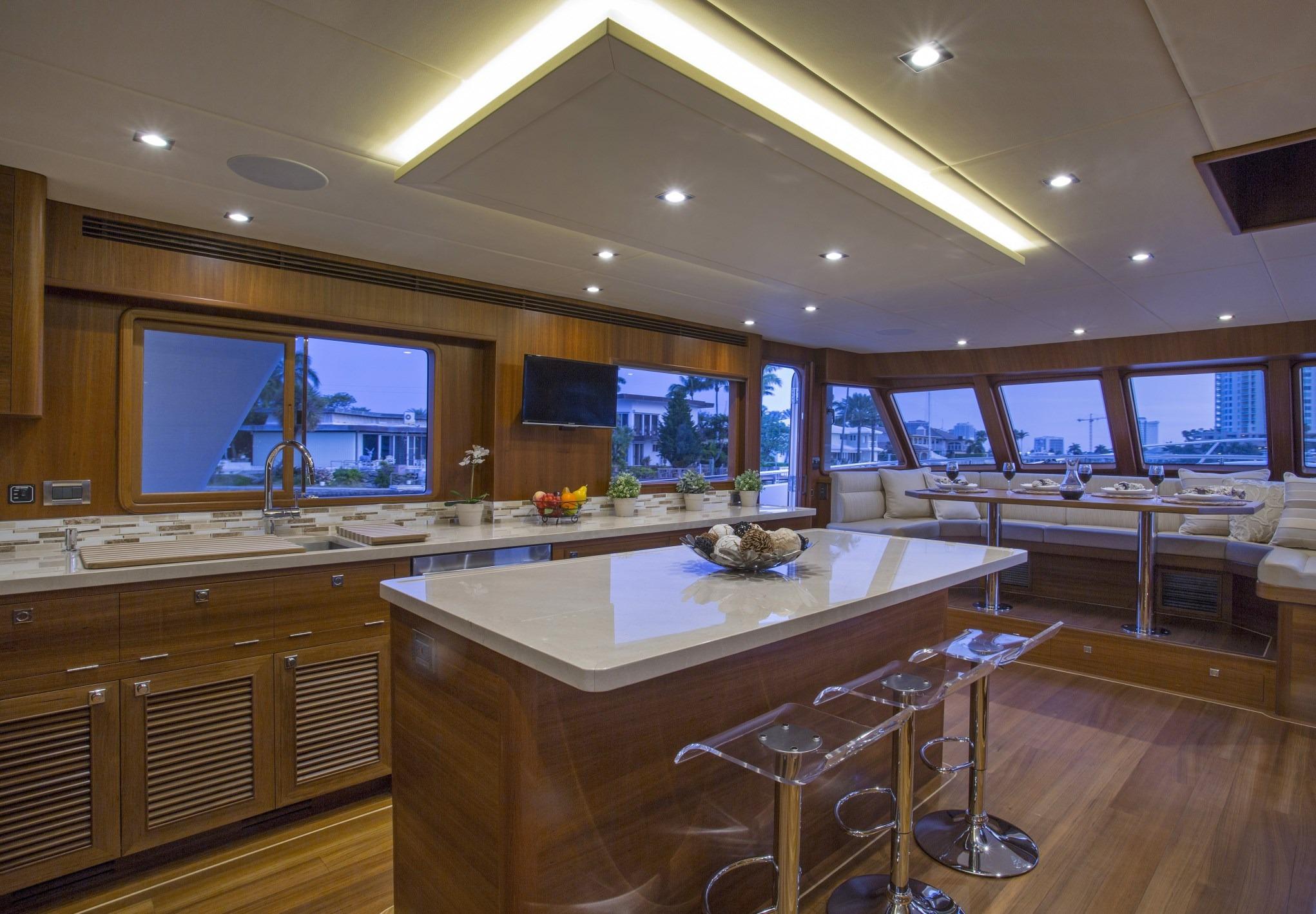 Yacht Photo 44
